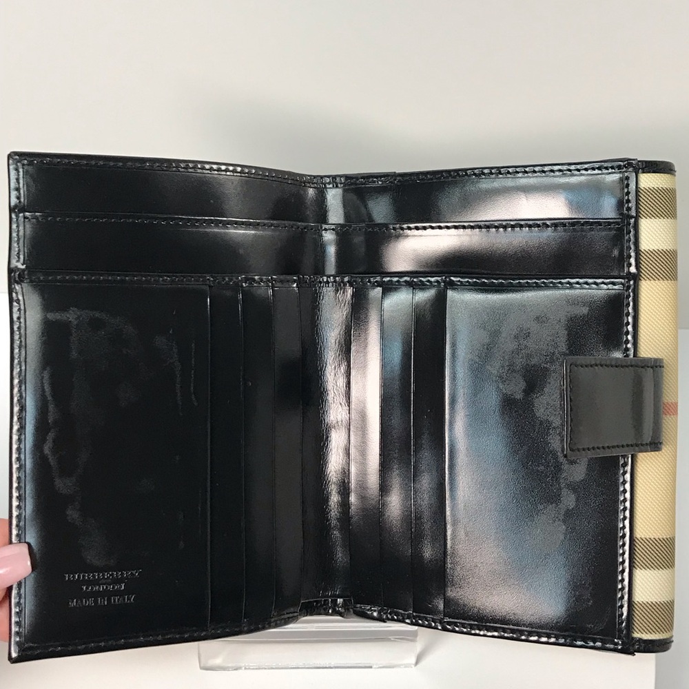 Burberry Signature Nova Check Bifold Wallet 😍 - Picture 6 of 17